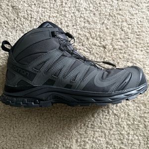 Salomon xa forces mid like new